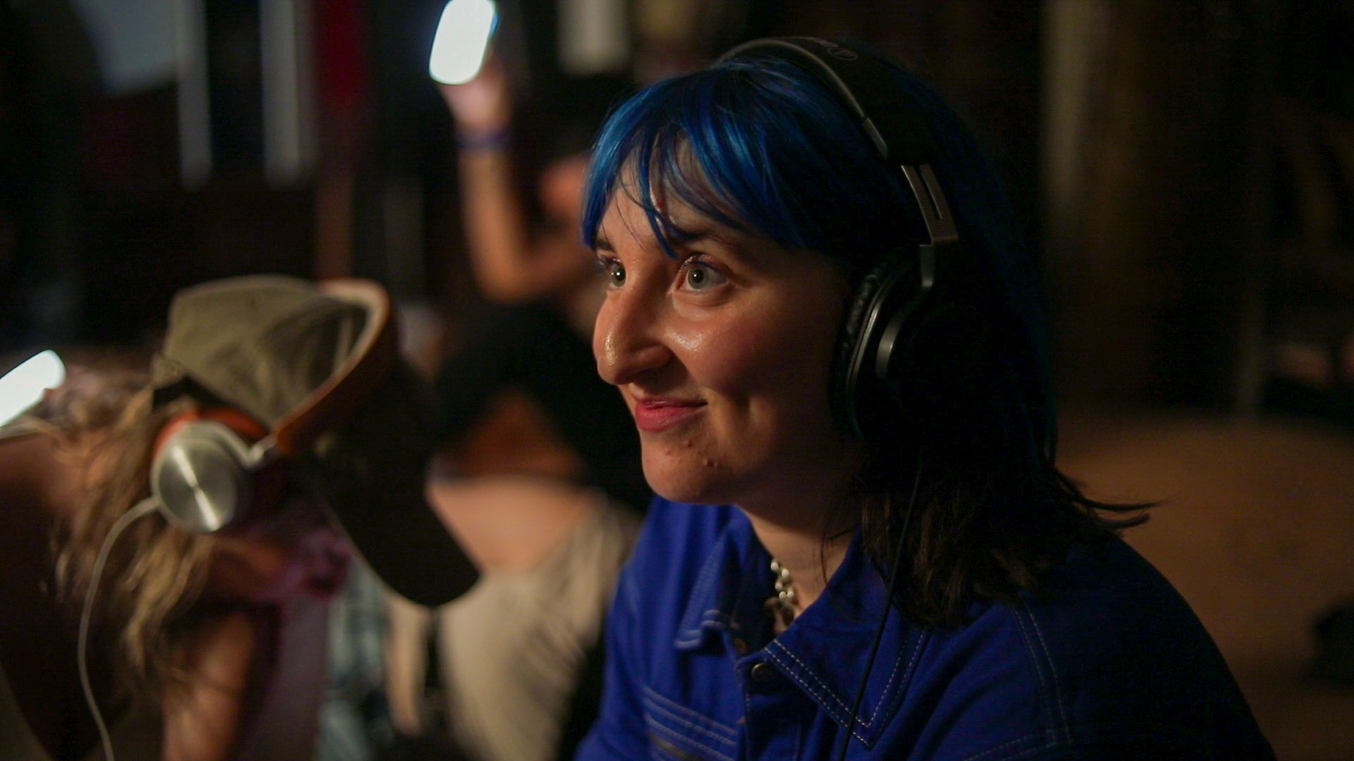 Behind the scenes photo 17
