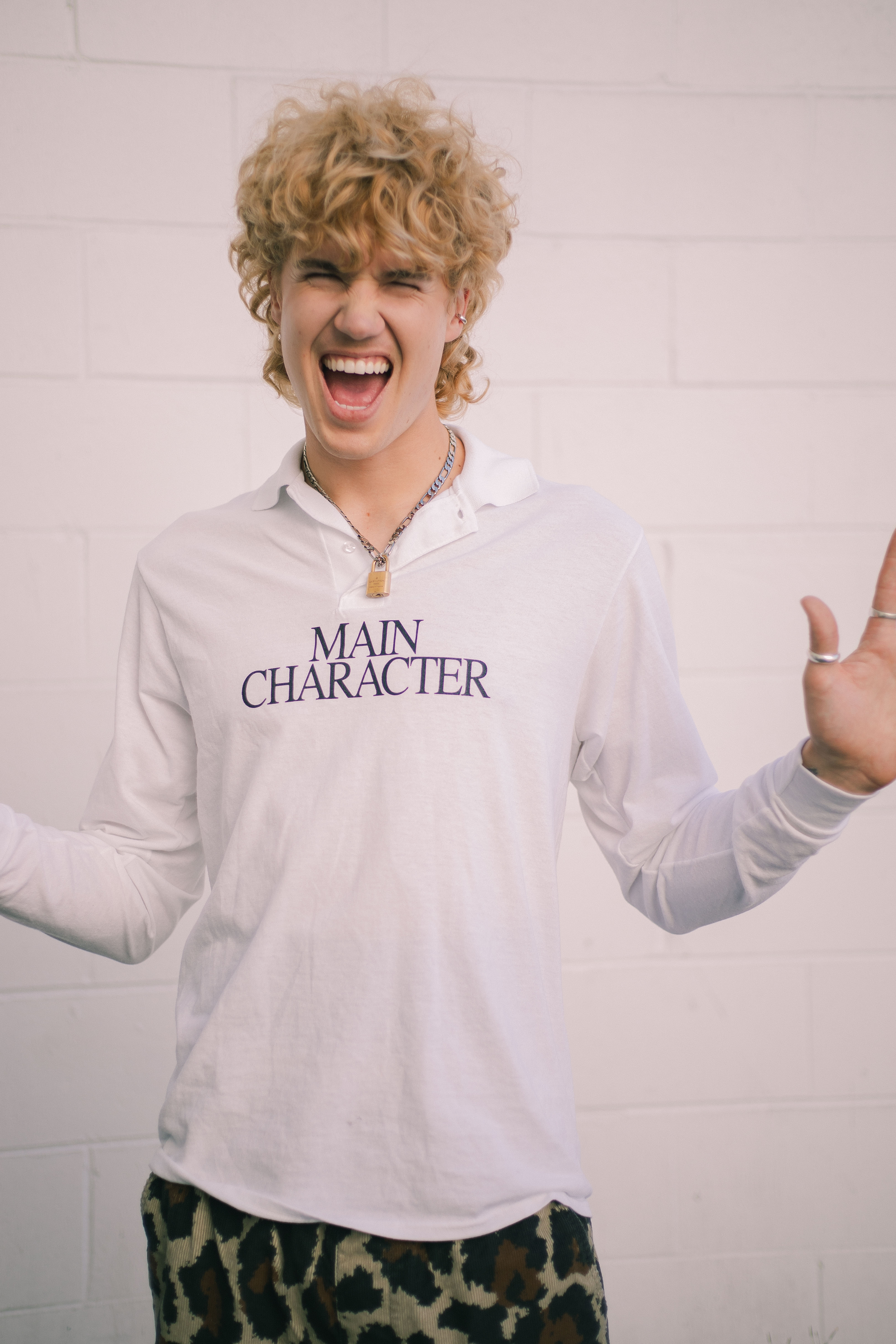 Behind the scenes photo 30