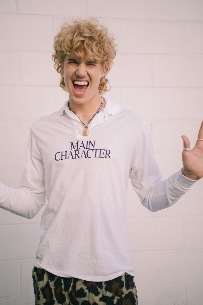 Behind the scenes photo 30