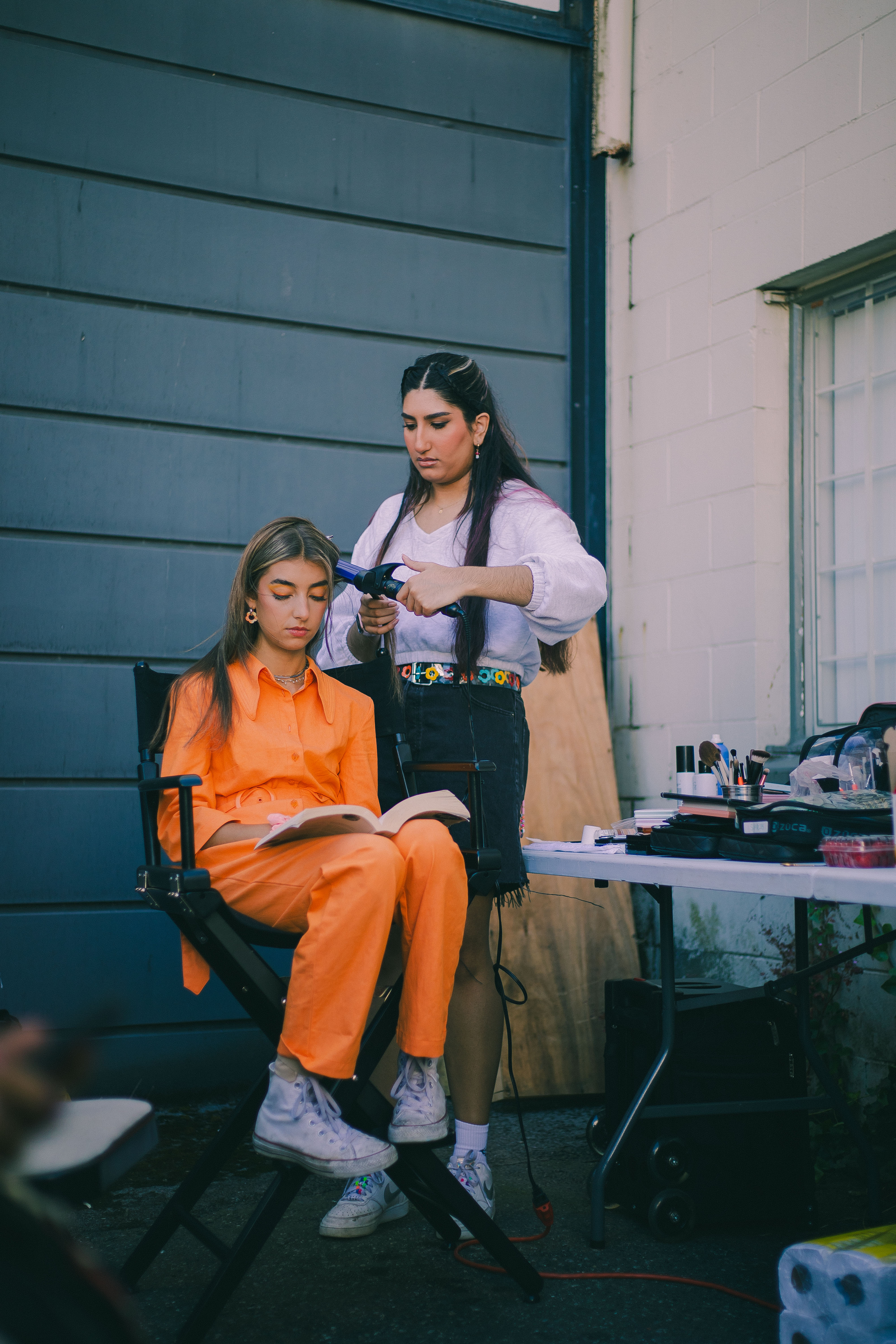 Behind the scenes photo 8